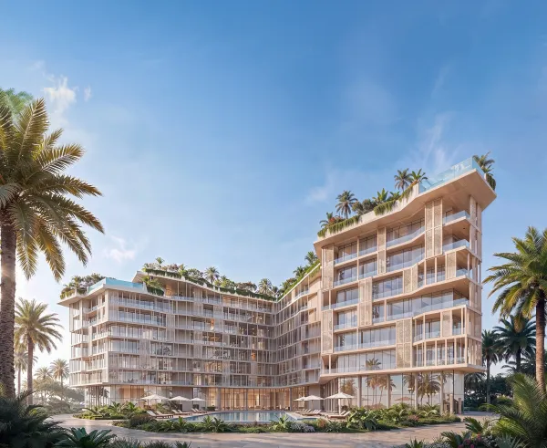 Richmond Residences in Mira Coral Bay: gestufte Steinbalkone über der Poolterrasse der Bewohner, zwischen Palmen
